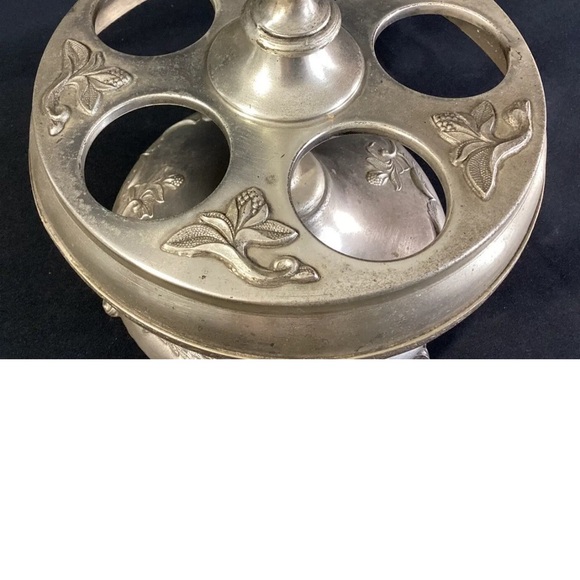 Bohemian Castor Silver Plated Holder - Picture 4 of 12